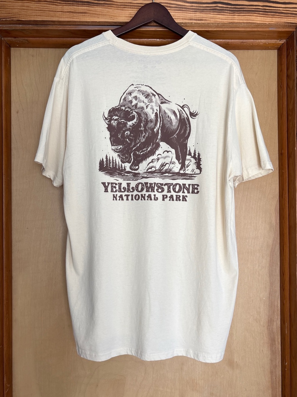 Columbia Men's XL T-Shirt Yellowstone National Park Buffalo Graphic Tee